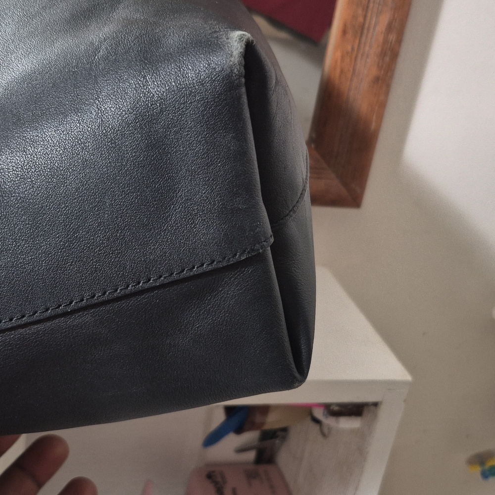 Saint Laurent Black Leather Tote Bag - Picture 6 of 12